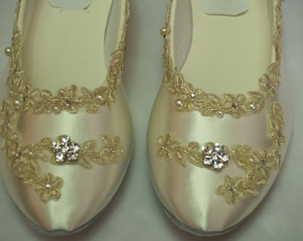 Size 8 1/2 Flats Ivory w/ Gold Lace appliqué,Wedding Ivory Ballet Style Slippers,Ivory gold Flat Shoes,Victorian Style Ivory gold shoes,