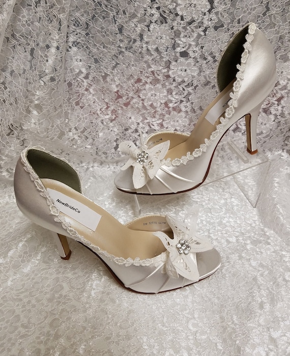 White Wedding Shoes Battenburg Lace Bow Crystals white Satin