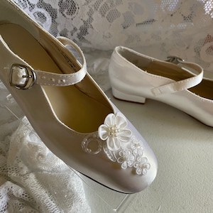 Girls Communion Shoes lace appliqué with pearls, Flower girls White shoes plus more colors shoes,low heel girls shoes,Pageant girls shoes,