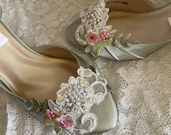 Brides light green Wedding Shoes with beautiful pink Ivory or pink White appliqué, Peep Toe shoes, Green Satin Heels,Country Chic  shoes
