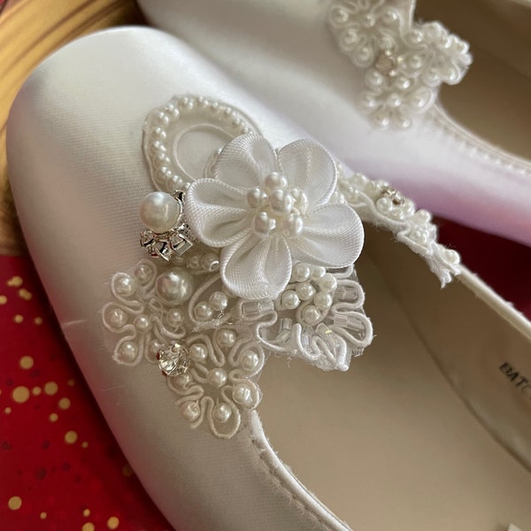 Communion Shoes Off-White Satin Mary Jane flowers Lace Shoe square comfy heel,White Satin Mary Jane Shoes,Mary Jane Flower girls shoes