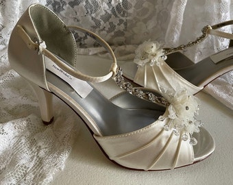 Ivory Heels Shoes Silver Crystals and flowers,Ivory Mid high heels peep toe, T-strap Ivory wide shoes hand dyed, Ivory T-strap satin heels