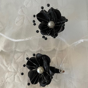 Black small silk flowers hair clips,2 black hair flowers for bridesmaids,Gothic Wedding hair black flowers, flower girls hair flowers,