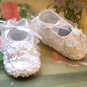 Baby girls Shoes white 0 to 3, Victorian baby shoes Pearls Lace,Shoes Satin Soft Sole Crib for Baptism or Christening,Baptism,Blessing, Gift