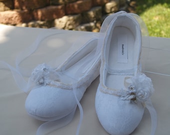 White Flats Vegan Wedding Shoes,Bridal Vegan Flat shoe,Wedding Lace flowers Shoe,White Wedding shoe lace Flowers,Shoes White Lace Up Slipper