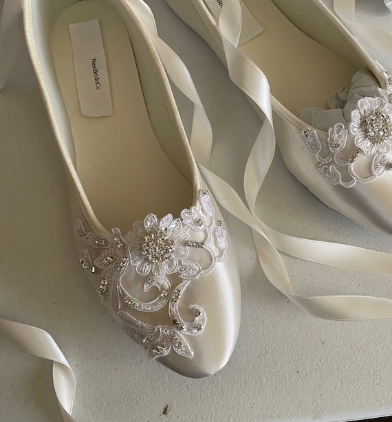 Elegant Satin & Lace Wedding Shoes Elegant Satin & Lace Wedding Shoes