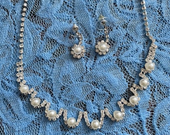 Vintage Crystals & pearls Necklace earrings silver tone set please look at pictures details, Vintage Necklace earrings set crystals pearls