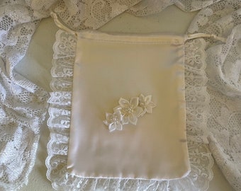 Wedding SMALL Money Dance Bag, Satin flowers lace drawstring closure, OFF-WHITE wedding purse, first communion, gift