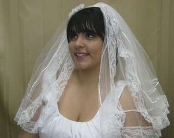 Wedding White Veil, two tier Lace edging detachable White Flower included, retro lace veil, big white flower,