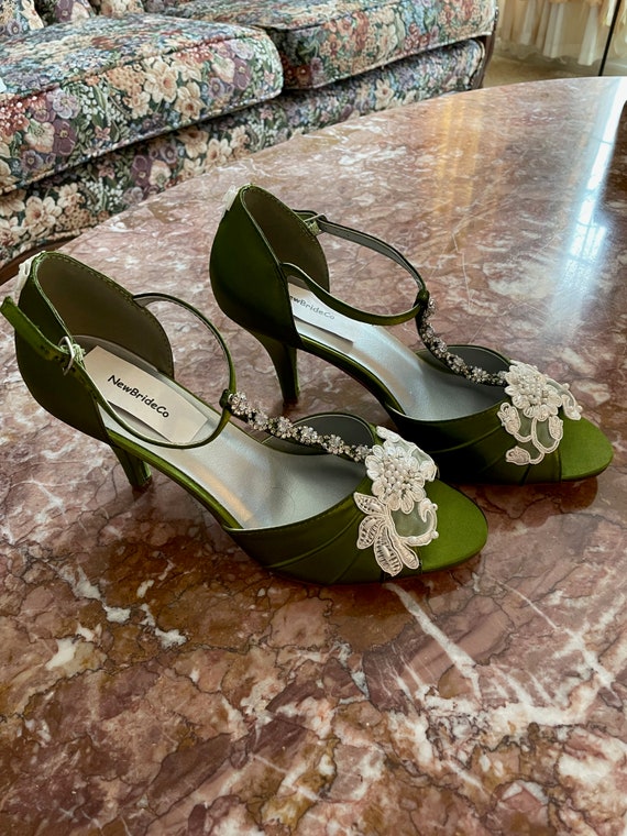 Gisele - Olive Green Velvet Heels with Ribbon – Prologue Shoes