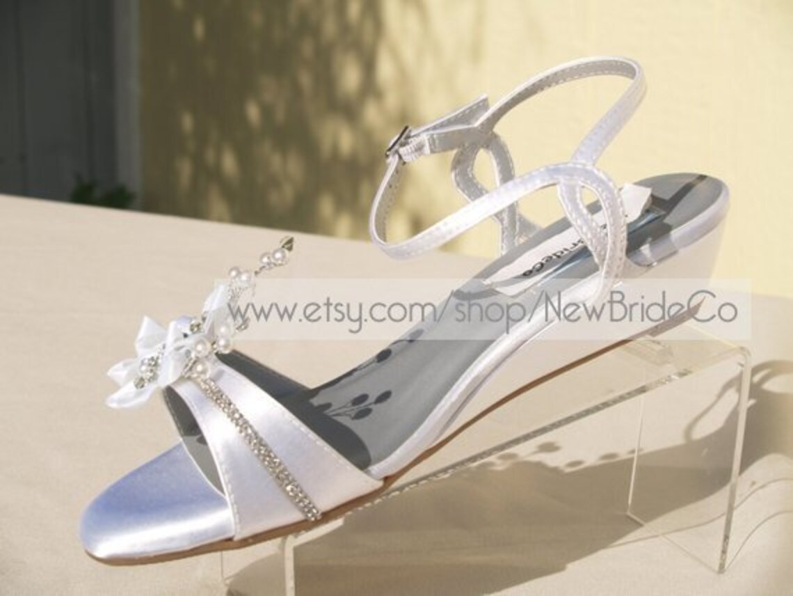 casual shoes with 1 inch heel