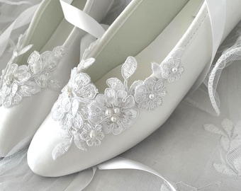 Talla 9W ANCHO ANCHO Listo para enviar Bailarinas de boda de satén blanco roto: Zapatos de bailarina de encaje y perlas, Flores de boda