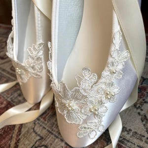 Off White Wedding Flats, IVORY Satin Flat Shoes with Lace and pearls, WHITE Lace Up Ribbon Ballet Style Slipper, Comfortable Wedding Shoes