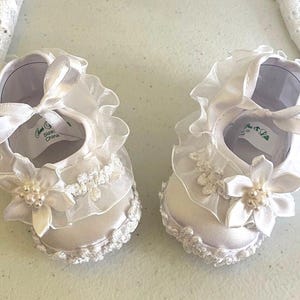 Baby girls Shoes white Pink 00 to 3, White Satin Soft Sole Crib Bootie Shoes, Pink Flowers, Baby Mary Janes, Christening,Baptism,Blessing