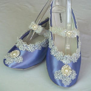 Größe 5 Victorian Ballerinas Lila mit Elfenbein Verzierungen Bereit zu versenden, Elfenbein Spitze Mary Jane Ballettschuh, edwardian, Marie Antoinette Stil