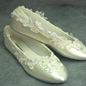 Ivory Flat Shoes Alencon Lace,Shoes Flats Blue-White or Ivory Lace,Victorian style shoes, Gatsby style Flat shoes,Ivory Satin Slippers