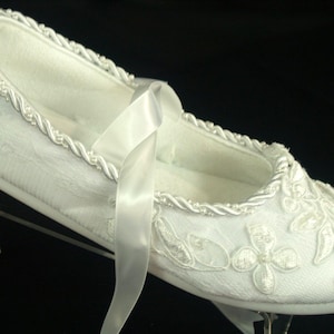 Lace Wedding Flats Comfortable Dressy with satin straps,Lace Bridal Flats ,Comfortable Bridal flats slippers, mary jane style ribbon