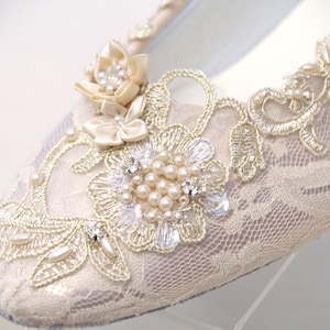 Ivory lace Wedding Flats Shoes Vintage inspired style,Ivory lace embellished flat shoes,Great Gatsby style flat shoes, Regency Era,Champagne