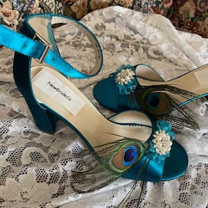 Zapatos de boda TEAL, zapatos satinados de pavo real, zapatos de plumas de pavo real para madre de la novia o novio, zapatos de boda de tacón de bloque con plumas de pavo real