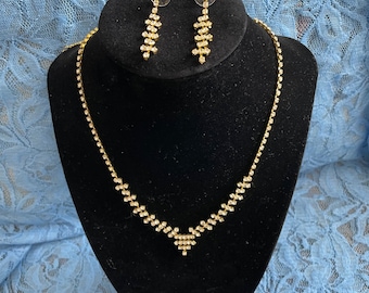 Vintage Crystals Necklace goldtone & EARRINGS set please look at pictures details, Vintage Necklace and earrings set crystals rhinestones