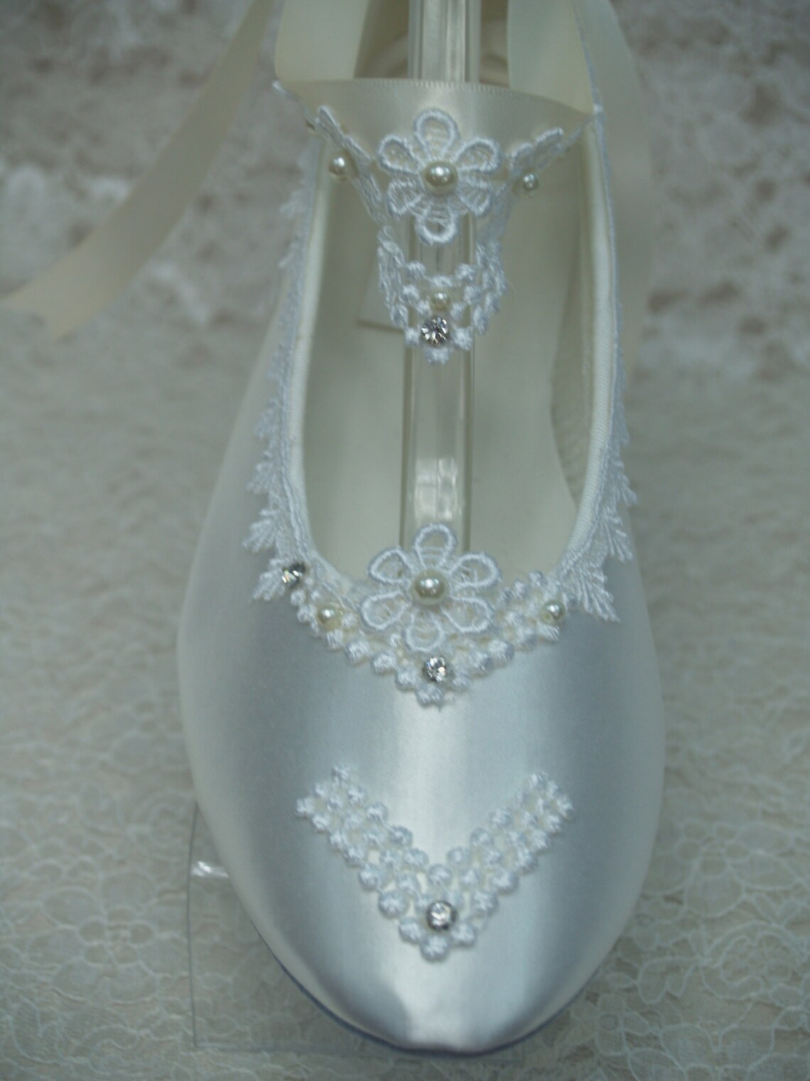 tie around ankle heels