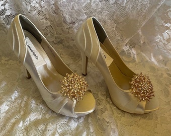 Ivory Shoes 4" heels Size 8 Ready to ship w Swarovski Crystals brooch,Wedding High Heels Ivory Satin & Crepe, Satin High Heel Stilettos