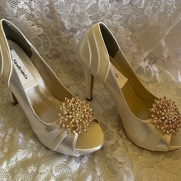 Ivory Shoes 4" heels Size 8 Ready to ship w Swarovski Crystals brooch,Wedding High Heels Ivory Satin & Crepe, Satin High Heel Stilettos