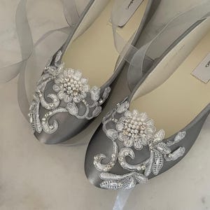 womens wide silver dress shoes Amazon.com: Women's 9.5 Wide Silver Dress Shoes