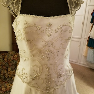 Size 16 Bridal Offwhite Strapless beaded Formal Bridal gown Tulle Satin CHAPEL and train removable cap sleeves,Off-white beaded wedding gown