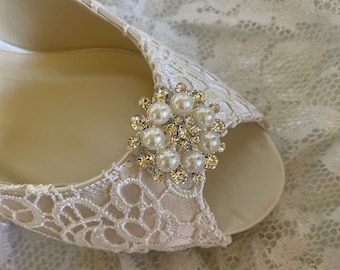 Ivory Lace Wedding Shoes: Mid Heel Bridal Pumps with Crystal Brooch