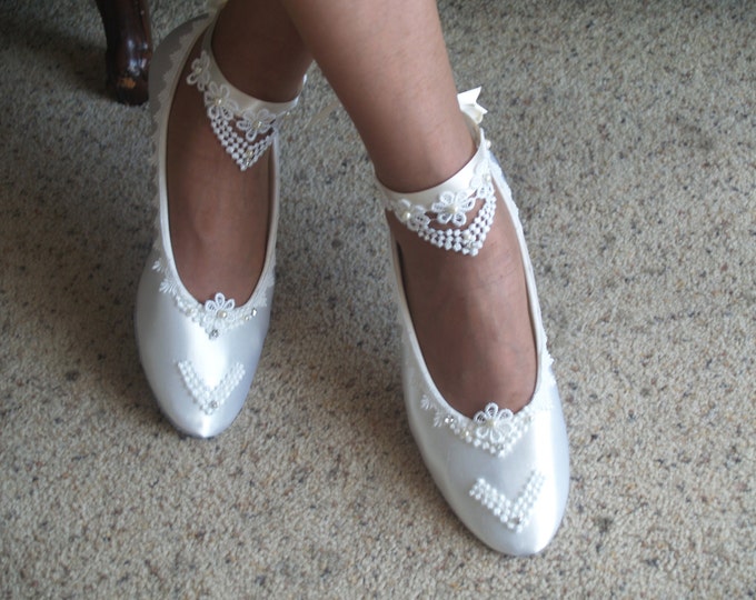 tie around ankle heels