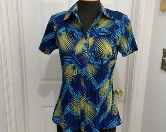 Vintage blouse Blue green abstract pattern short sleeves corrugated pleads nice fit Size S/M, blue blouse short sleeves blouse Small