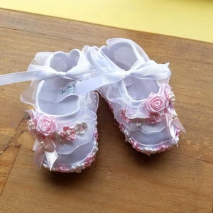 Baby girls Shoes Pink White sizes 00 to 3, Lavender Flowers, White Satin Mary Janes, Ruffles, Pearls, Baptism, Christening, Presentation,