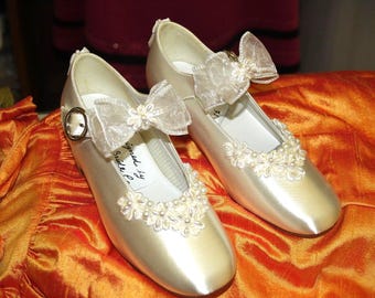 Girls Size 13 Flower Girls Shoes off White Satin Mary Janes With