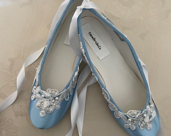 Brides ballerina style BLUE Flat SHOES with lace,BLUE Satin Shoes,Something  Blue Wedding Flat Shoes,Satin blue and white lace Slipper,Pearls