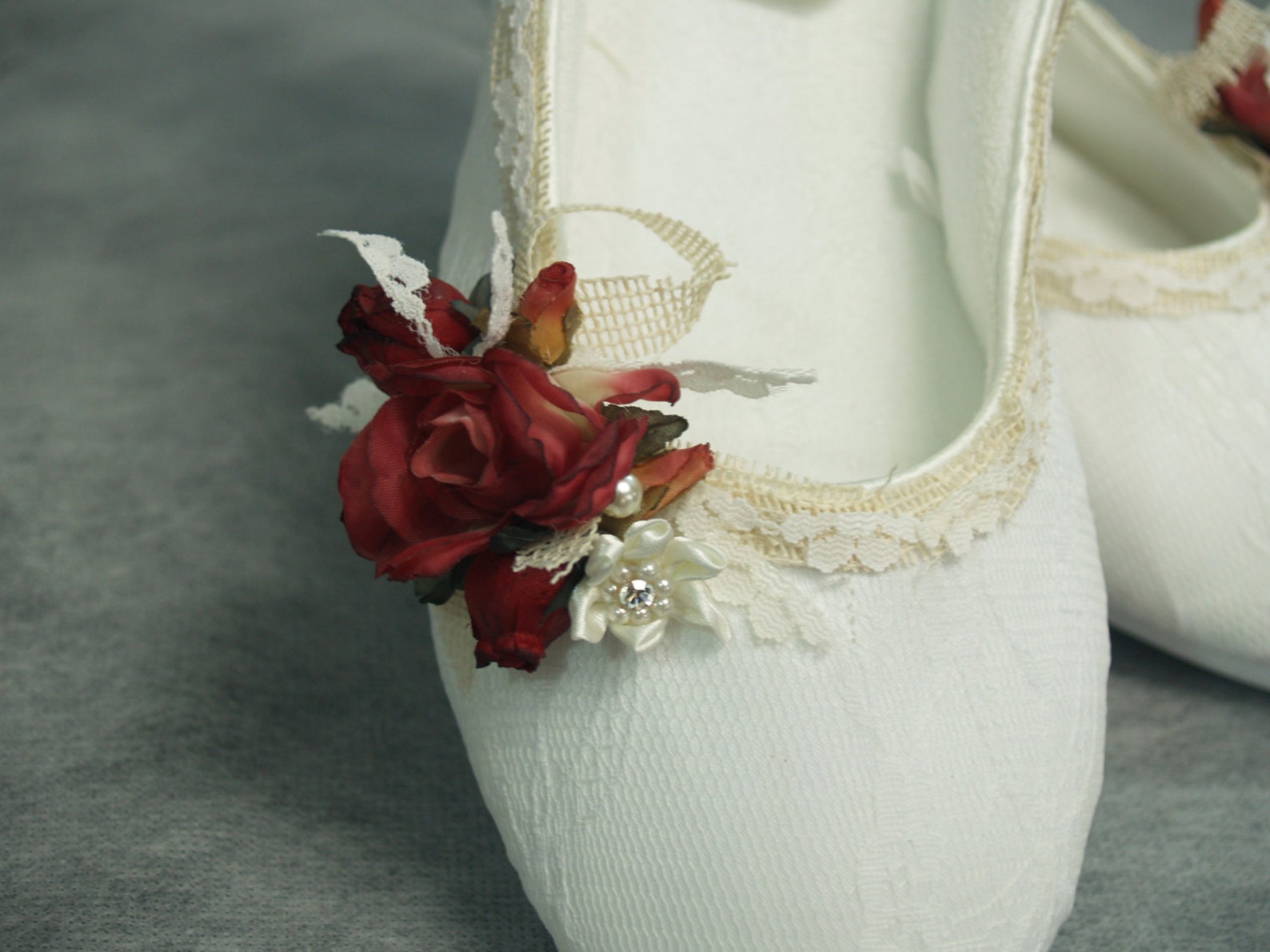 brides wedding flats, red rustic wedding burlap trimmed ballet style slippers,cushioned & comfortable, outdoor country wedding, brides wedding flats, red rustic wedding burlap trimmed ballet style slippers,cushioned & comfortable, outdoor country wedding,