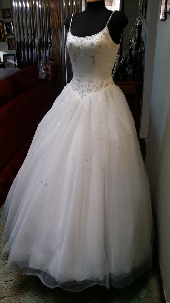 Vintage Ivory Wedding Dress, beaded Vintage Prom d