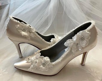 White high Heels Satin Wedding Shoes heel 3 1/2" Closed Toe Pumps, White lace flowers appliqués Pointy Toe Classic Heels