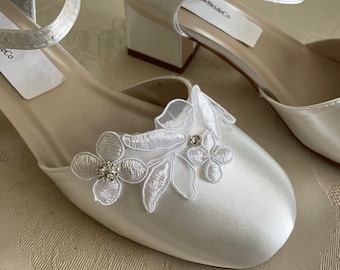 Communion Shoes White Ivory & OffWhite colors,Girls Shoes corded lace Flowers, Satin shoes 1" heel Girls OffWhite Ivory,Pageant girls shoe