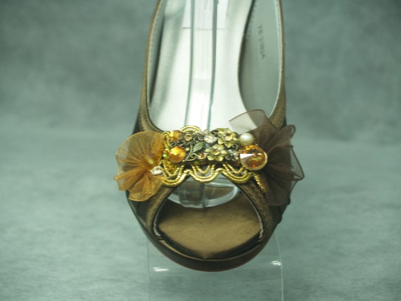 gold shoes size 7