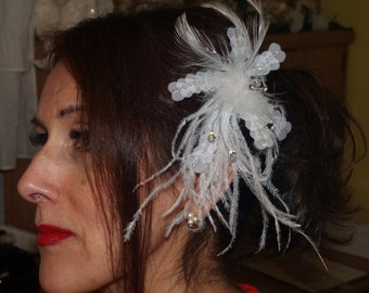 Wedding Feathers Fascinator White or Ivory feathers hearts and crystals hair comb clip,Great Gatsby style, beach ceremony, romantic 1920s