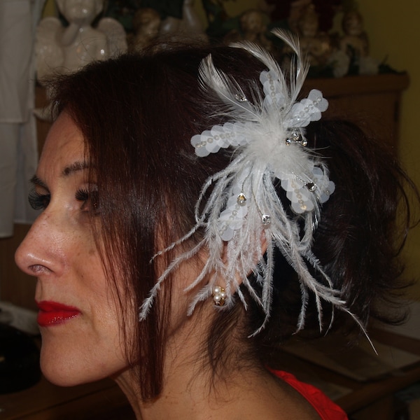 Wedding Feathers Fascinator White or Ivory feathers hearts and crystals hair comb clip,Great Gatsby style, beach ceremony, romantic 1920s