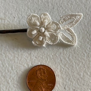 Zwei Ivory Lace Blume Haarbobbie pin, handgemachte Braut Haarblume, Ivory Hochzeit Accessoire, Haarteil, Hochzeit in Ivory,Beach Bestimmungsort