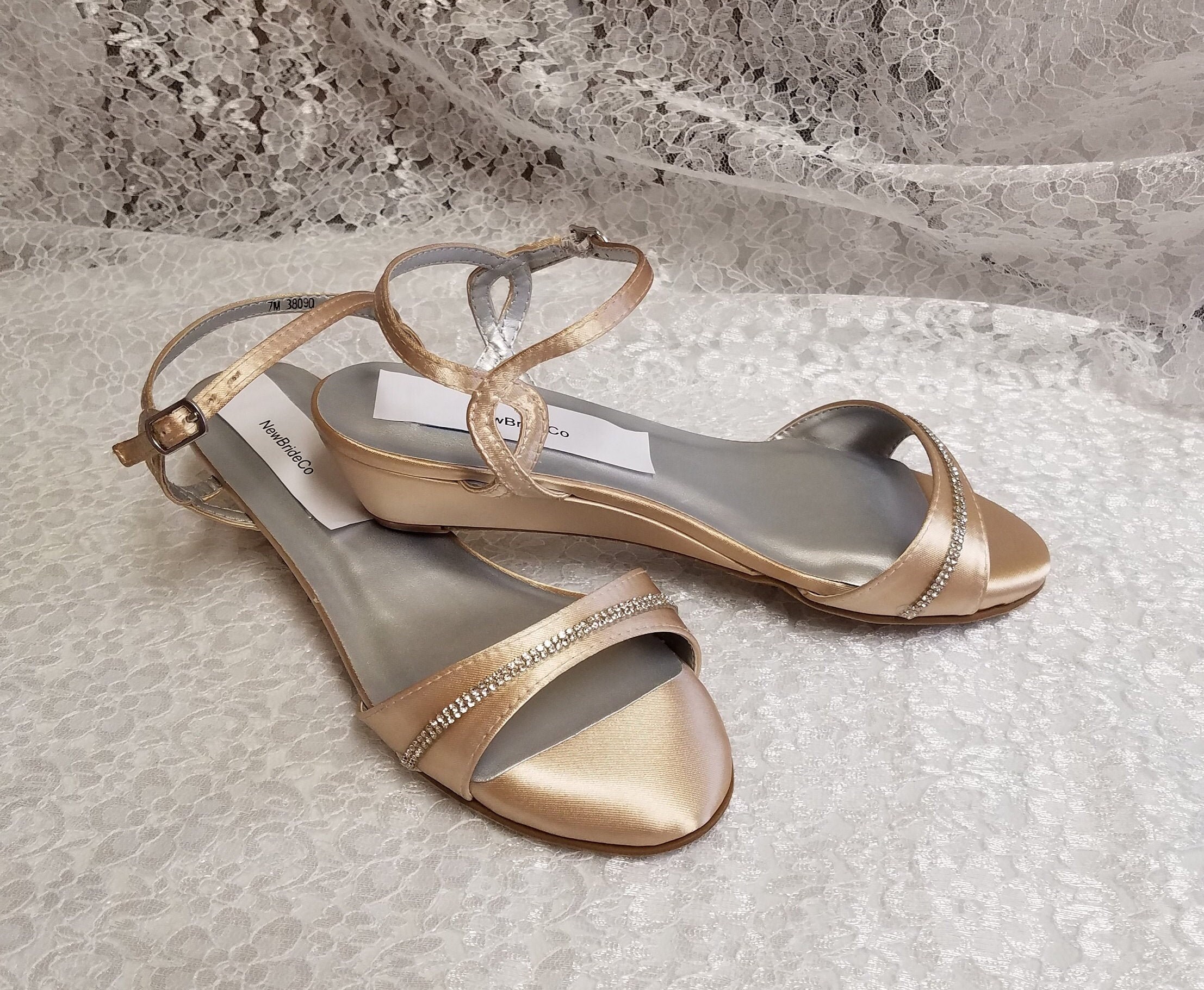 casual shoes with 1 inch heel