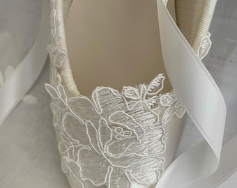 Off White WIDE WIDTH Wedding Flats,IVORY Satin Flat Shoes with Lace and pearls, White Lace Up Ribbon Ballet Style Slipper, Comfortable Shoes
