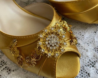 Gold heels with rhinestones gold brooch and sequins trims high 3 1/2" & low heels available, Prom Gold heels,Mother of the bride gold shoes