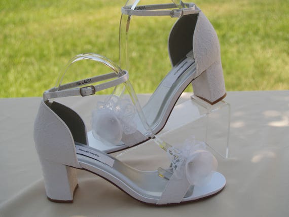 Buy GNIST White Trendy Tie Up Block Heel Sandal Online