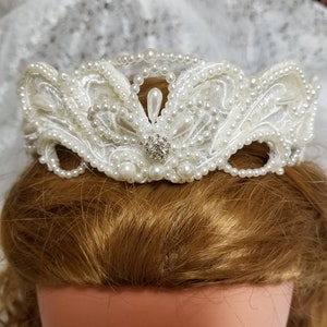 Antique white Communion crown pearls with short tulle ribbons veil and satin ribbon, Vintage White head crown with veil