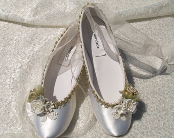 Ivory Green color Bridal Flats Satin Shoes,Celadon green Bridal Flat shoes, Wedding Off White shoes Green Flowers, Lace Up style Slipper, XV