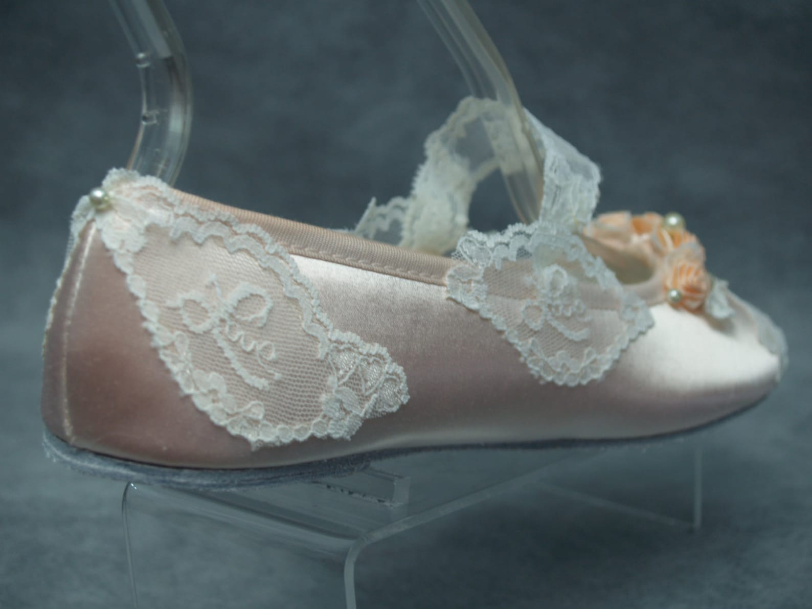 peach flats 6 1/2 victorian flats peach wedding shoes,ballet style slipper,love lace with peach flowers,mary jane style, flat,re